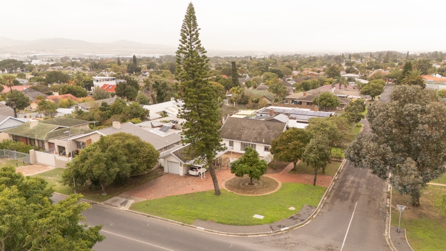 3 Bedroom Property for Sale in Bellair Western Cape